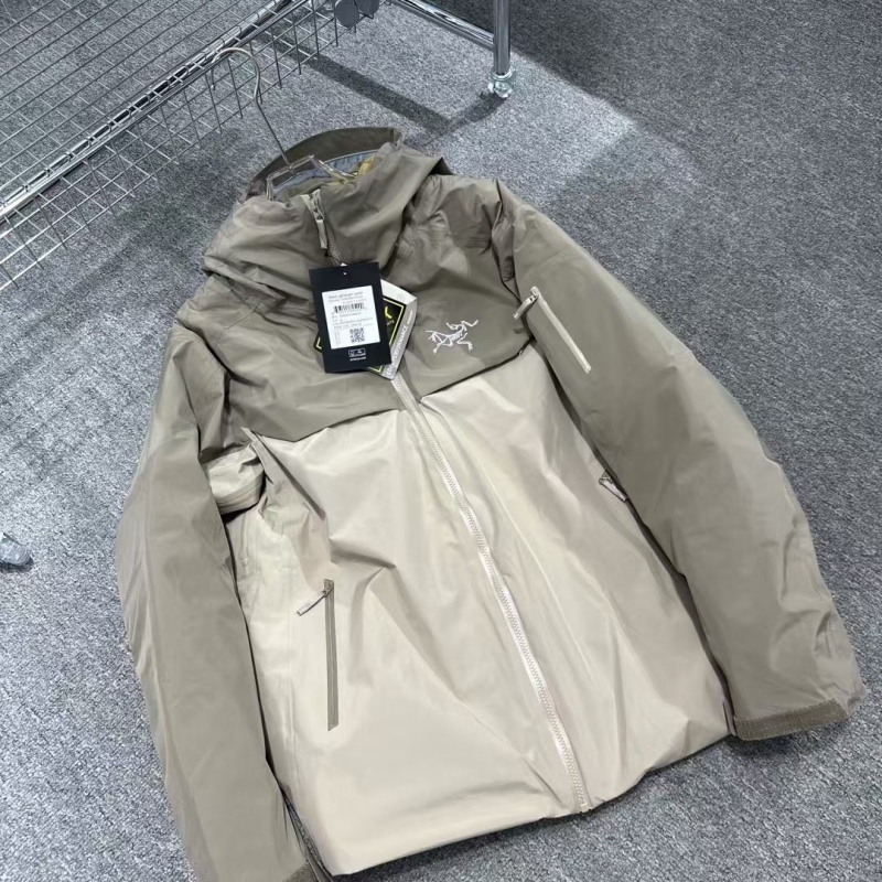 G*u*i down coat
